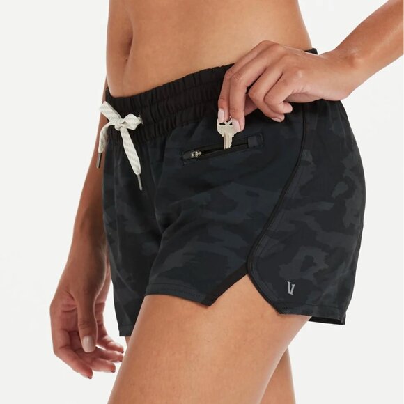 Vuori Clementine Short S Black Watercolor Camo - Picture 3 of 10